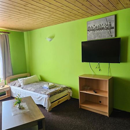 Guest House Pod Lesem Merklin Luaran gambar