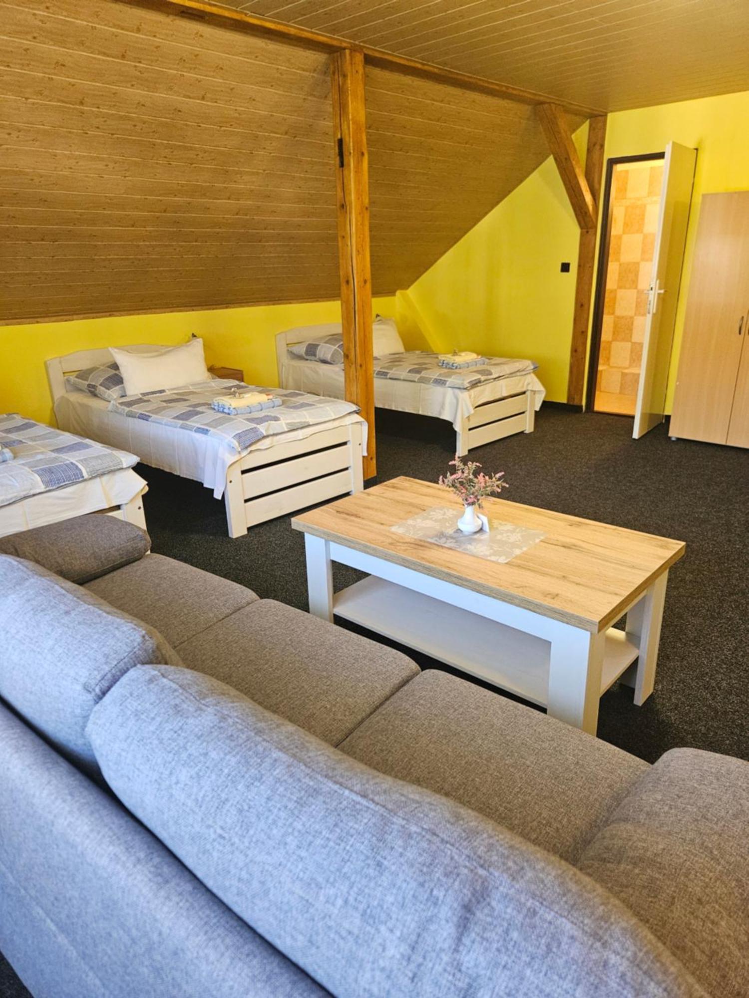 Guest House Pod Lesem Merklin Luaran gambar
