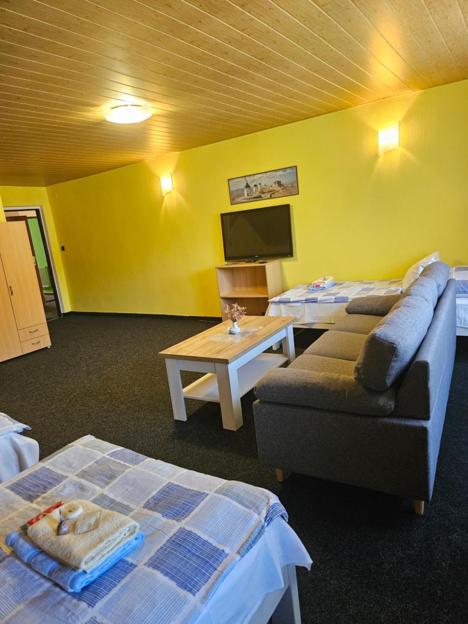 Guest House Pod Lesem Merklin Luaran gambar